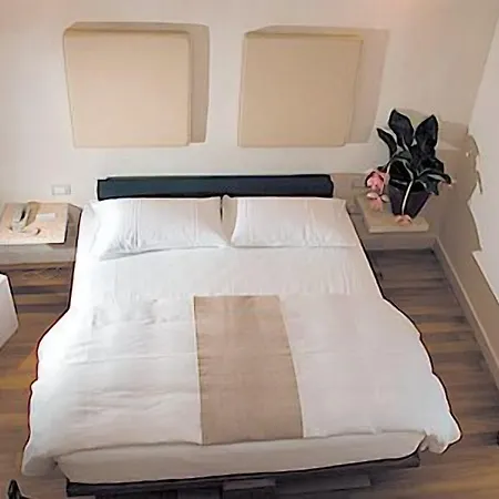 Micalo Art Gæstehus 4*