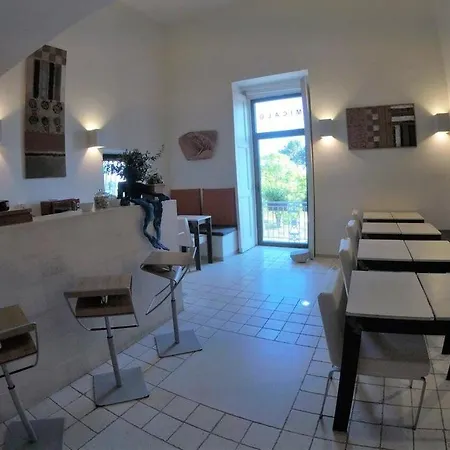 Micalo Art Pensión Nápoles